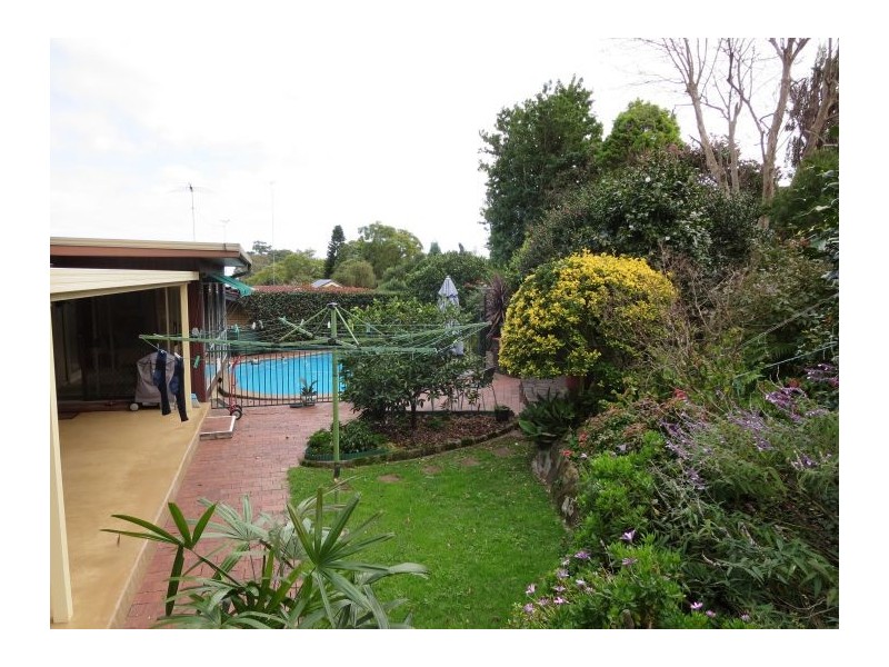 10 Garthowen Cres, Castle Hill NSW 2154