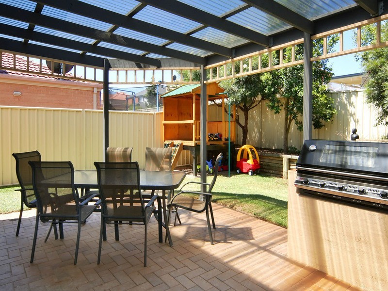 21 Aquamarine St, Quakers Hill NSW 2763