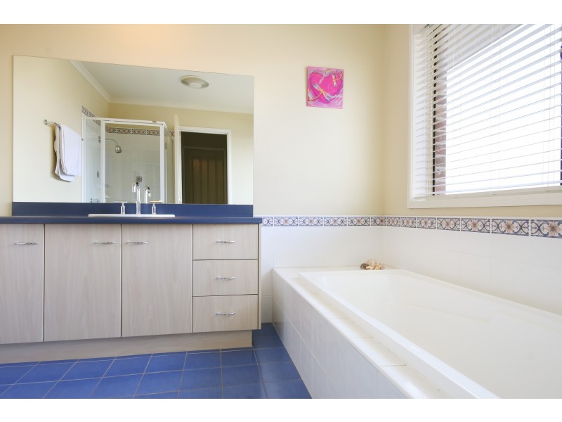 4 Apache Grove, Stanhope Gardens NSW 2768