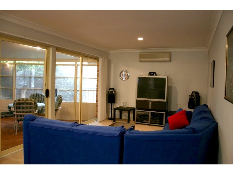 8 Chaplin Crescent, Quakers Hill NSW 2763