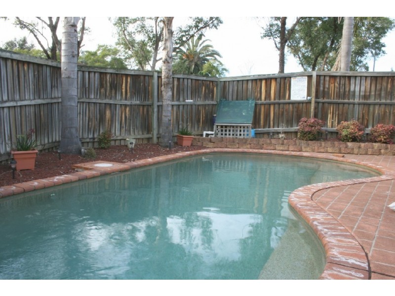 8 Chaplin Crescent, Quakers Hill NSW 2763