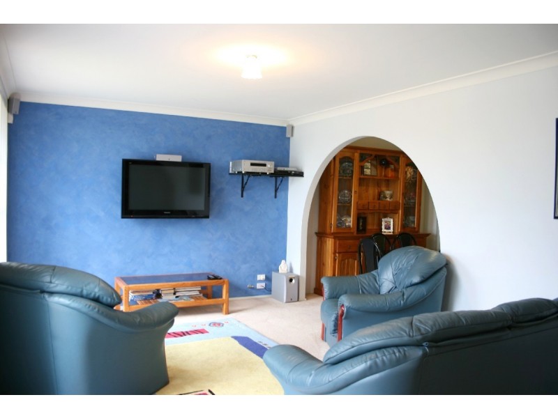 8 Chaplin Crescent, Quakers Hill NSW 2763