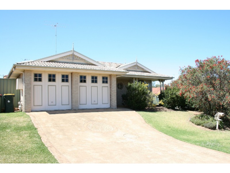 2 Henty Place, Quakers Hill NSW 2763