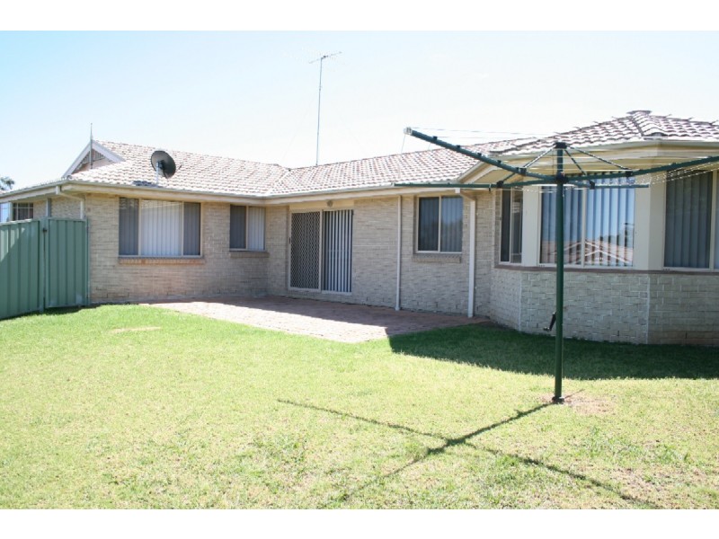 2 Henty Place, Quakers Hill NSW 2763