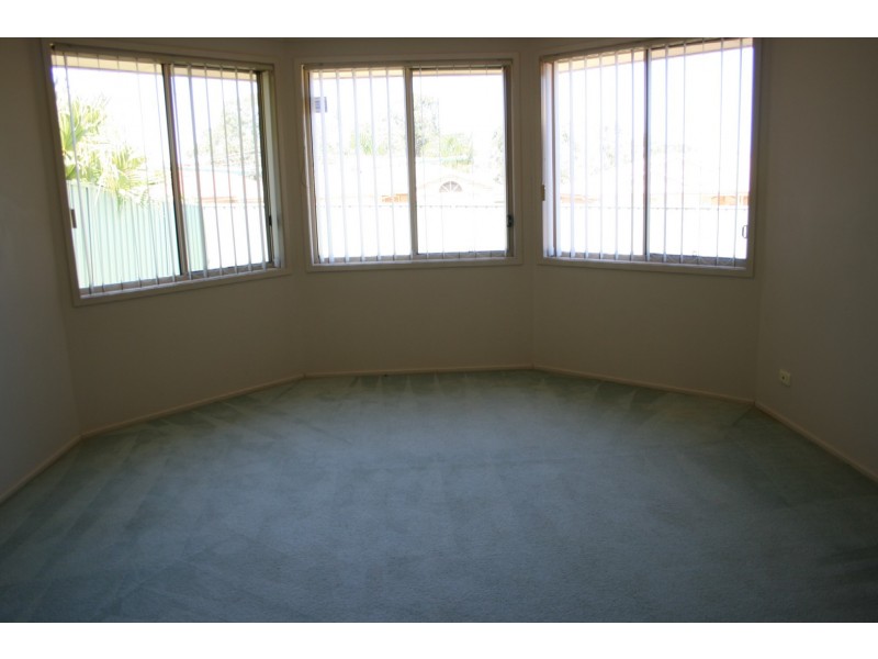 2 Henty Place, Quakers Hill NSW 2763