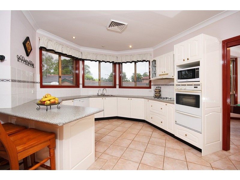 2 Turf Place, Quakers Hill NSW 2763