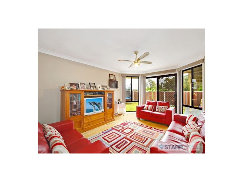 18 Dillon Place, Oakhurst NSW 2761