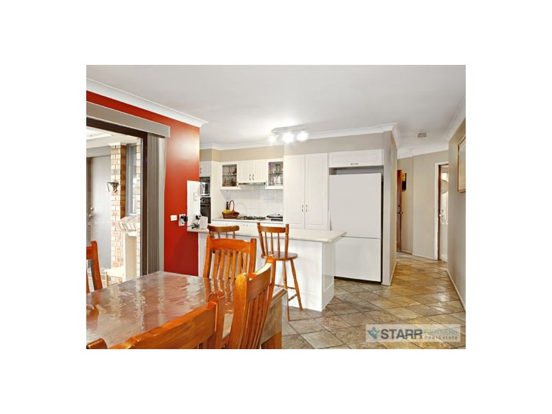 18 Dillon Place, Oakhurst NSW 2761