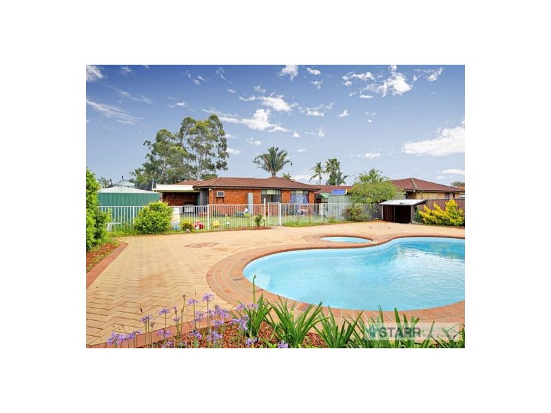 18 Dillon Place, Oakhurst NSW 2761