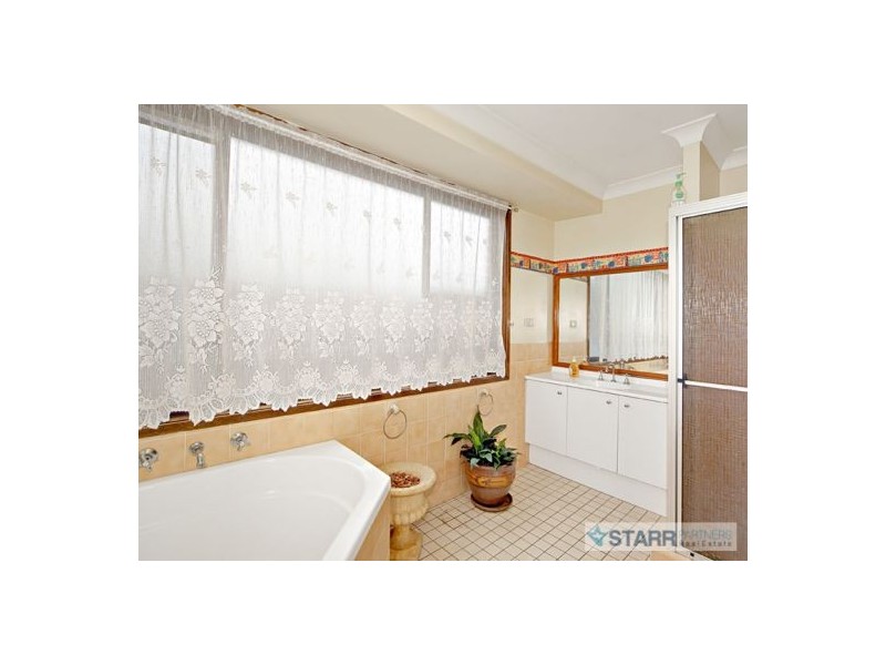 18 Dillon Place, Oakhurst NSW 2761