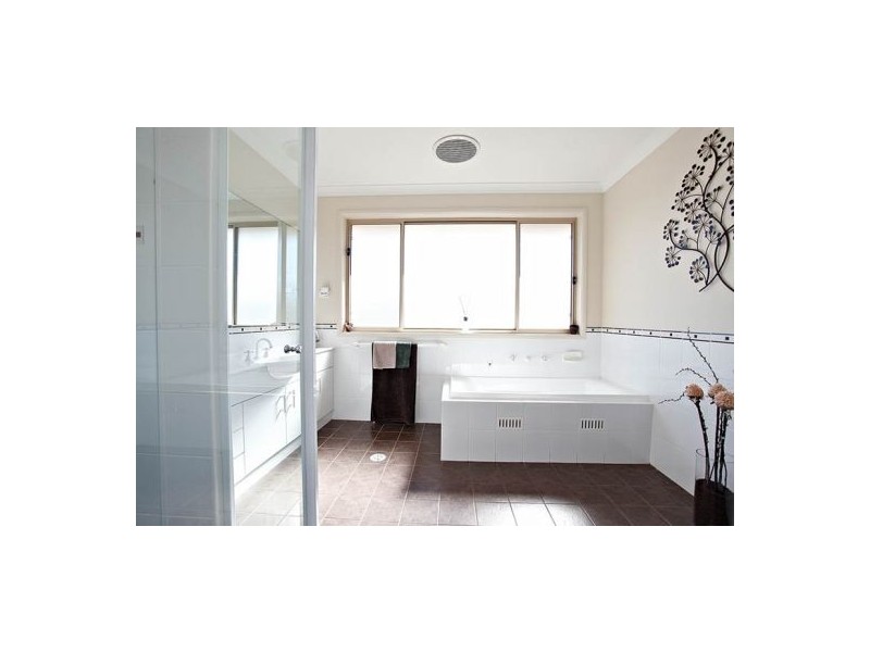 4 Deneden Ave, Kellyville Ridge NSW 2155