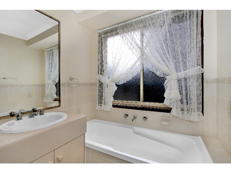 6 Morrell Crescent, Quakers Hill NSW 2763