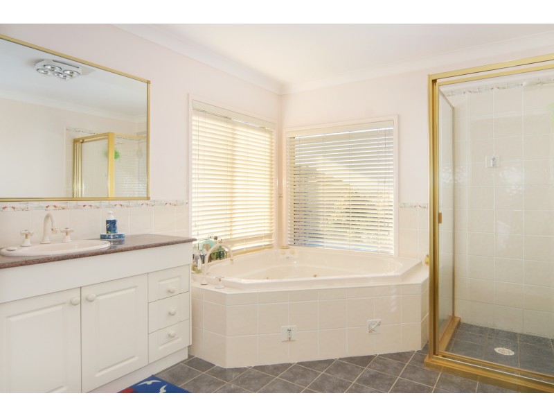 142 Brampton Drive, Beaumont Hills NSW 2155