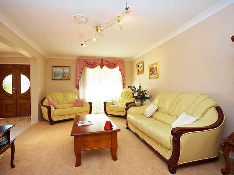 3 Brampton Drive, Beaumont Hills NSW 2155