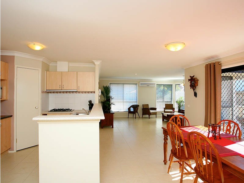 8 Martens Cct, Kellyville NSW 2155