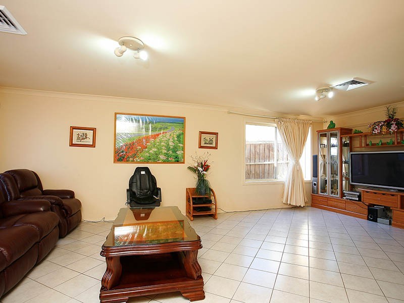 18 James Mileham Drive, Kellyville NSW 2155