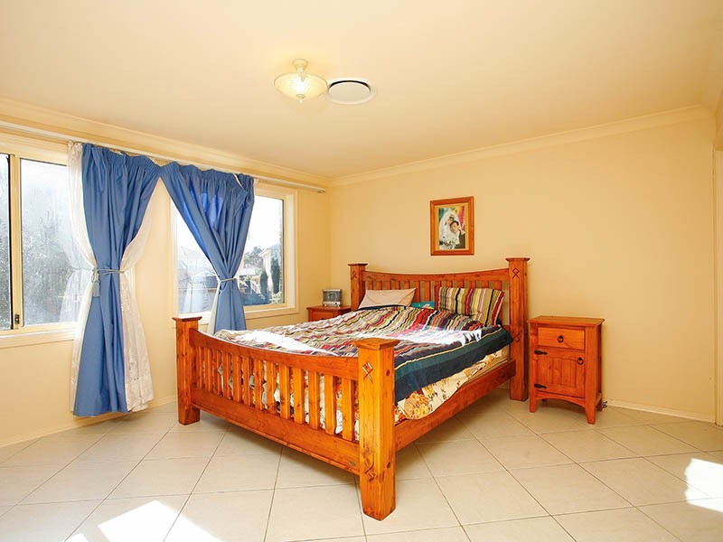 18 James Mileham Drive, Kellyville NSW 2155