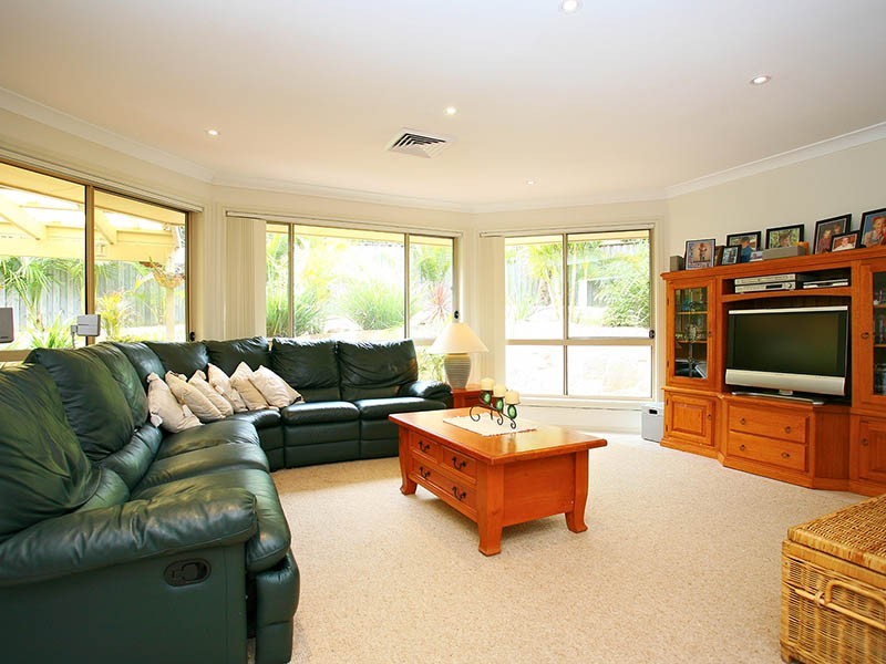 48 Crestview Ave, Kellyville NSW 2155