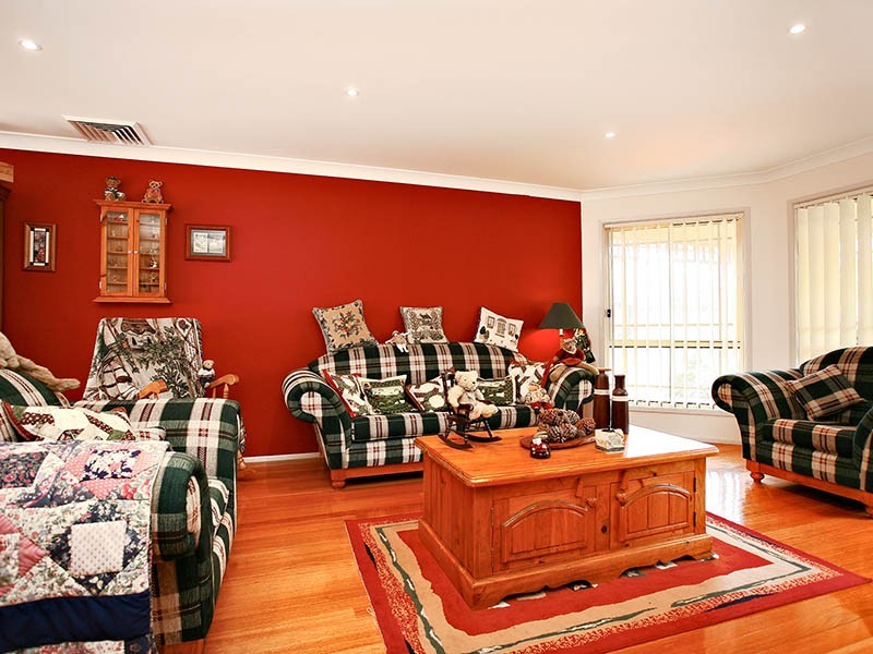 18 Brampton Drive, Beaumont Hills NSW 2155