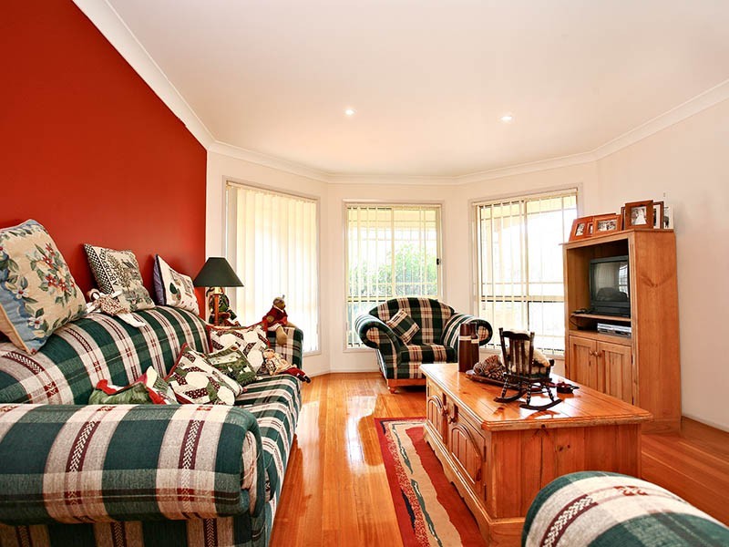 18 Brampton Drive, Beaumont Hills NSW 2155