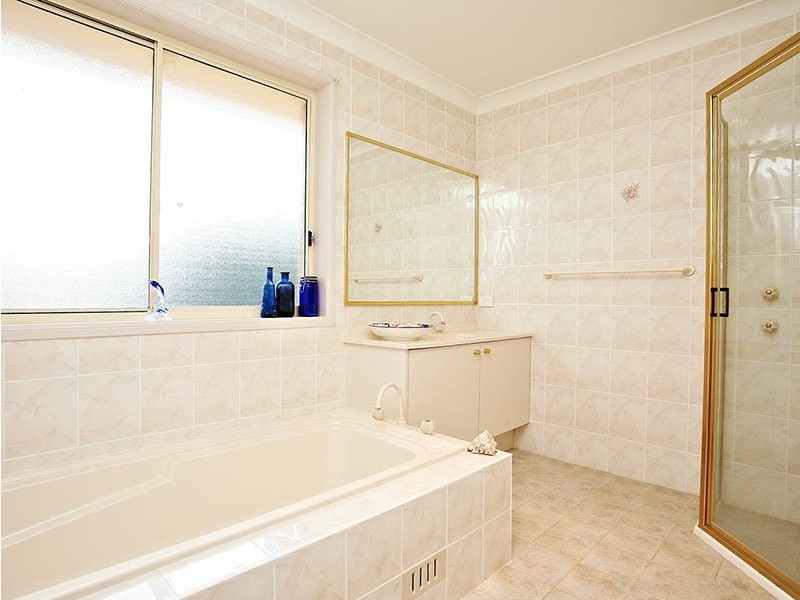 18 Brampton Drive, Beaumont Hills NSW 2155