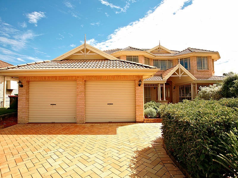 18 Brampton Drive, Beaumont Hills NSW 2155