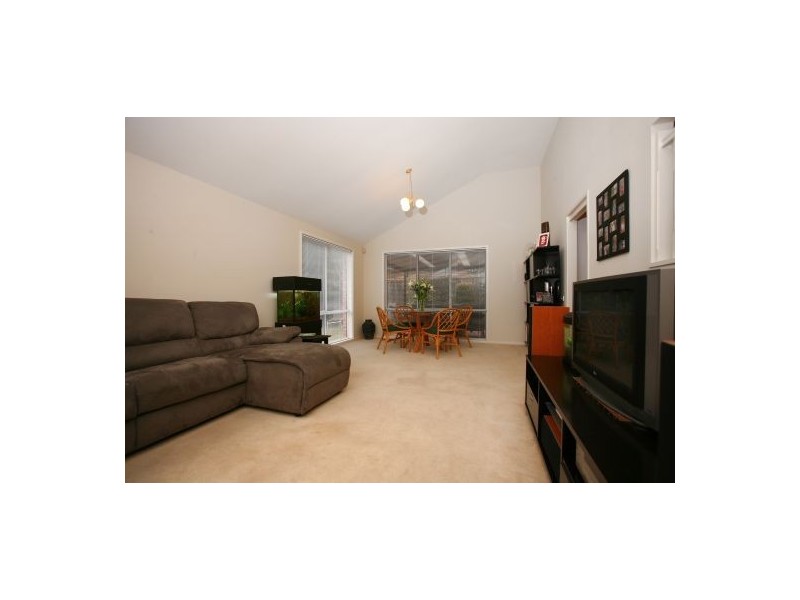 10 Arnold Janssen Drive, Beaumont Hills NSW 2155