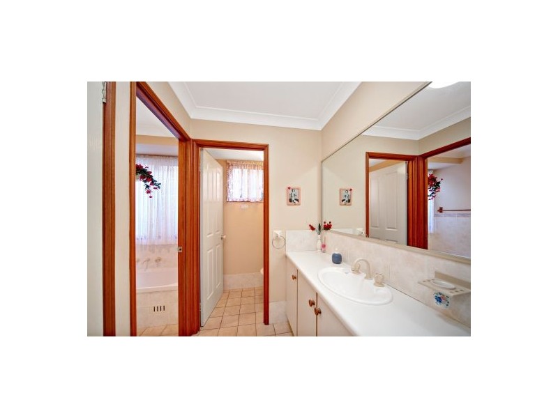 66 Aylward Ave, Quakers Hill NSW 2763