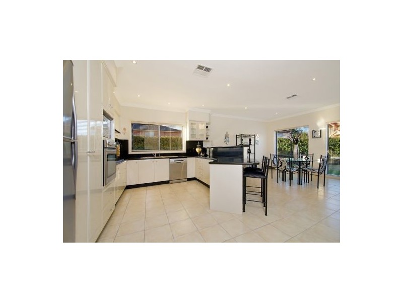 10 Emlyn Place, Beaumont Hills NSW 2155
