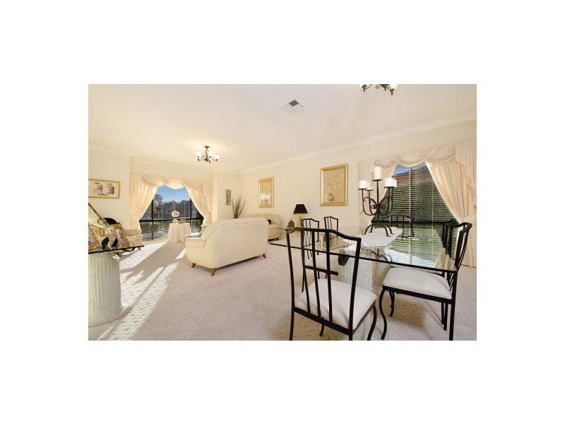 10 Emlyn Place, Beaumont Hills NSW 2155