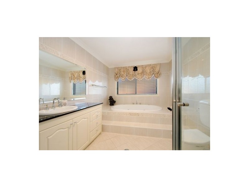 10 Emlyn Place, Beaumont Hills NSW 2155