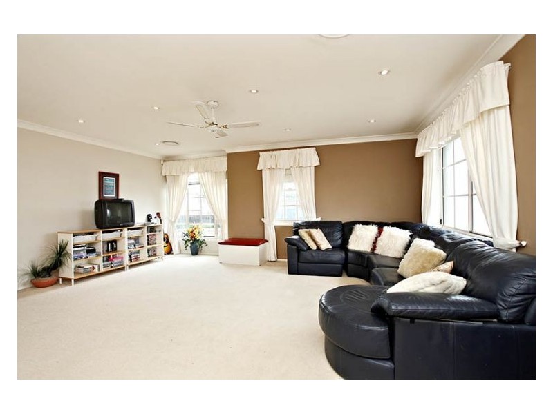 12 Macquarie Ave, Kellyville NSW 2155