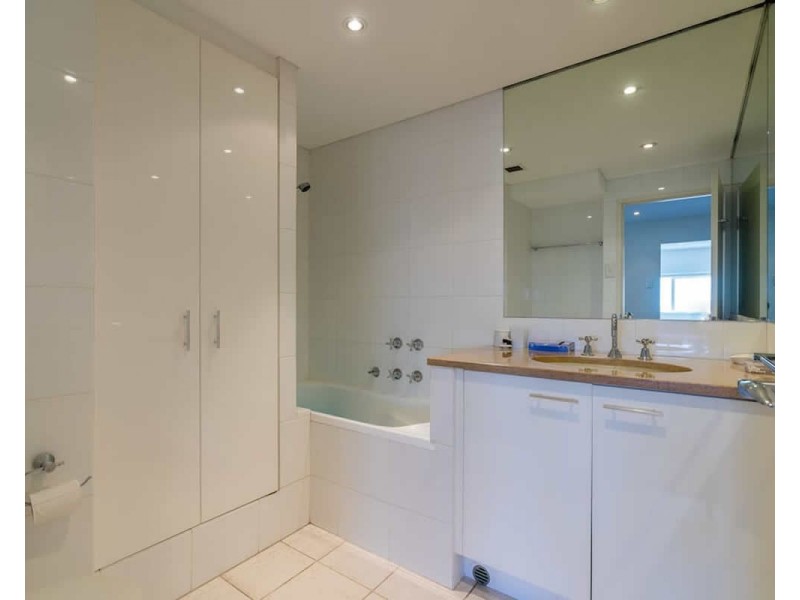 140/14-28 Blues Point Road, Mcmahons Point NSW 2060