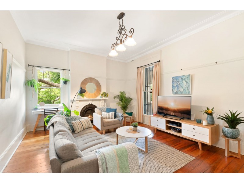 150 Falcon St (cnr Rodborough Ave), Crows Nest NSW 2065