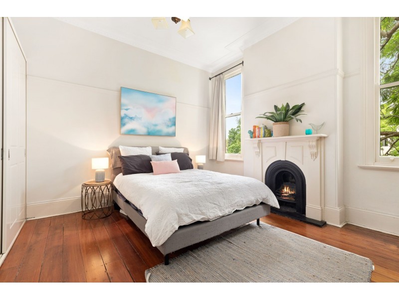 150 Falcon St (cnr Rodborough Ave), Crows Nest NSW 2065