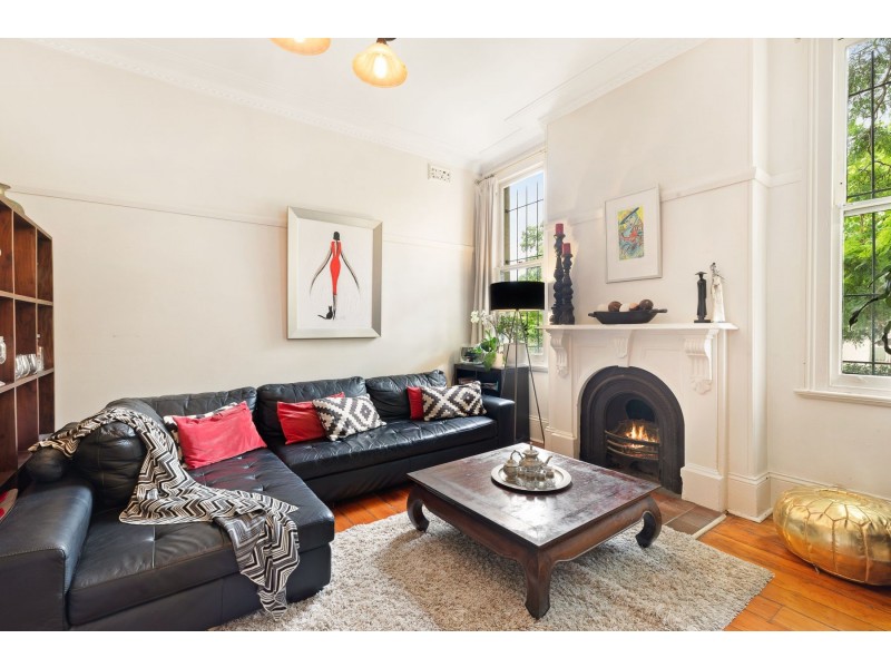 150 Falcon St (cnr Rodborough Ave), Crows Nest NSW 2065