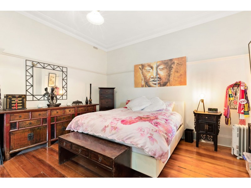 150 Falcon St (cnr Rodborough Ave), Crows Nest NSW 2065