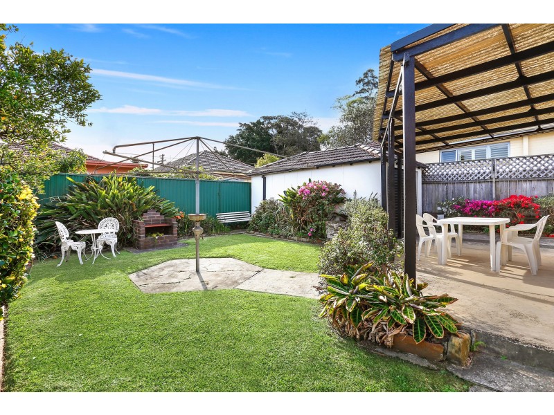15 Speed Avenue, Russell Lea NSW 2046