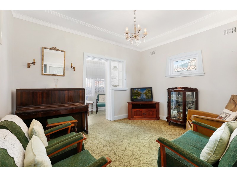 15 Speed Avenue, Russell Lea NSW 2046