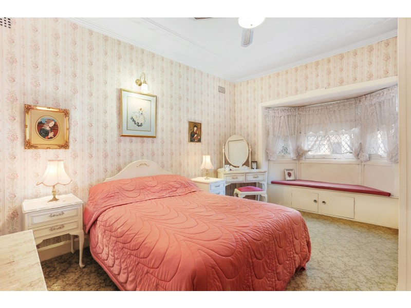 15 Speed Avenue, Russell Lea NSW 2046