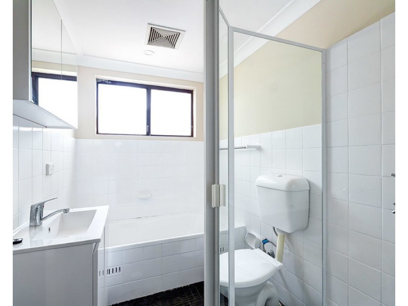 2/72 Burlington Road, Homebush NSW 2140