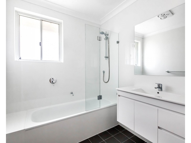 2/122 The Crescent, Homebush West NSW 2140