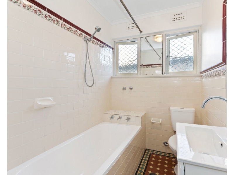 2/18a Railway Parade, Burwood NSW 2134