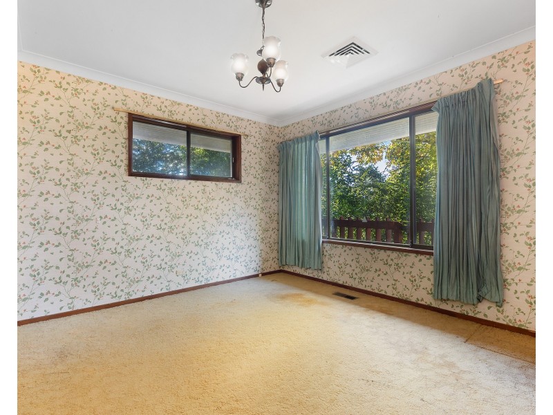 11 Omega Avenue, Lapstone NSW 2773