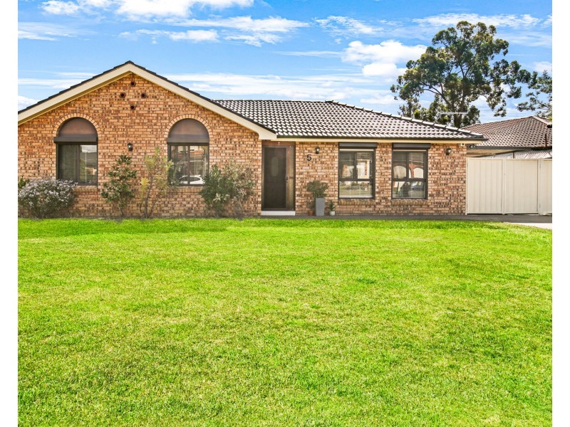 5 Pine Creek Circuit, St Clair NSW 2759