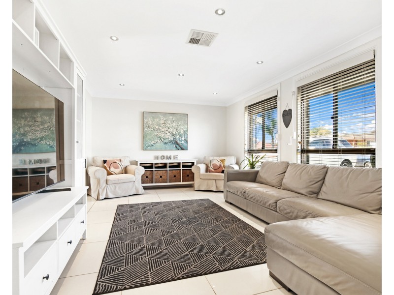 5 Pine Creek Circuit, St Clair NSW 2759