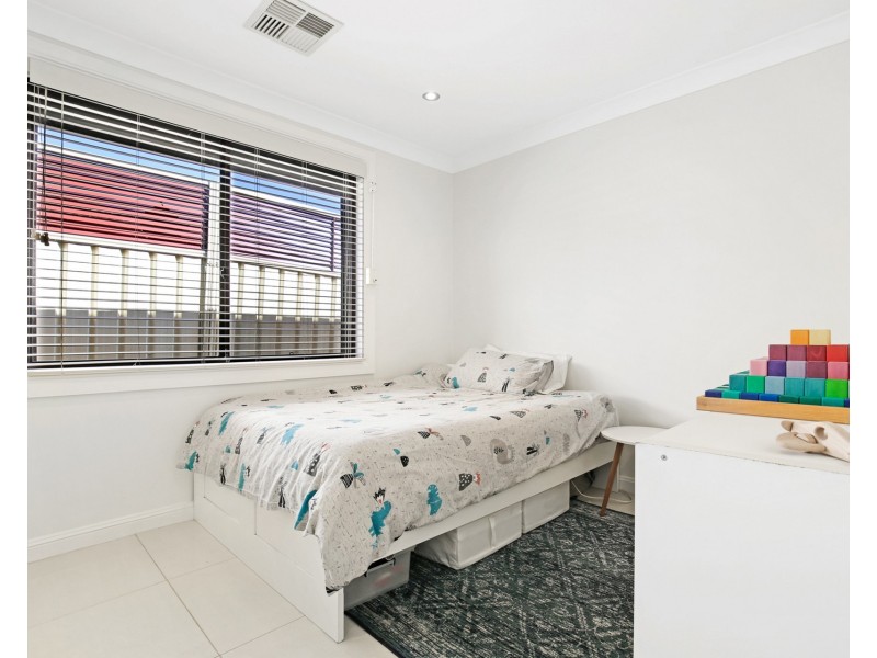 5 Pine Creek Circuit, St Clair NSW 2759