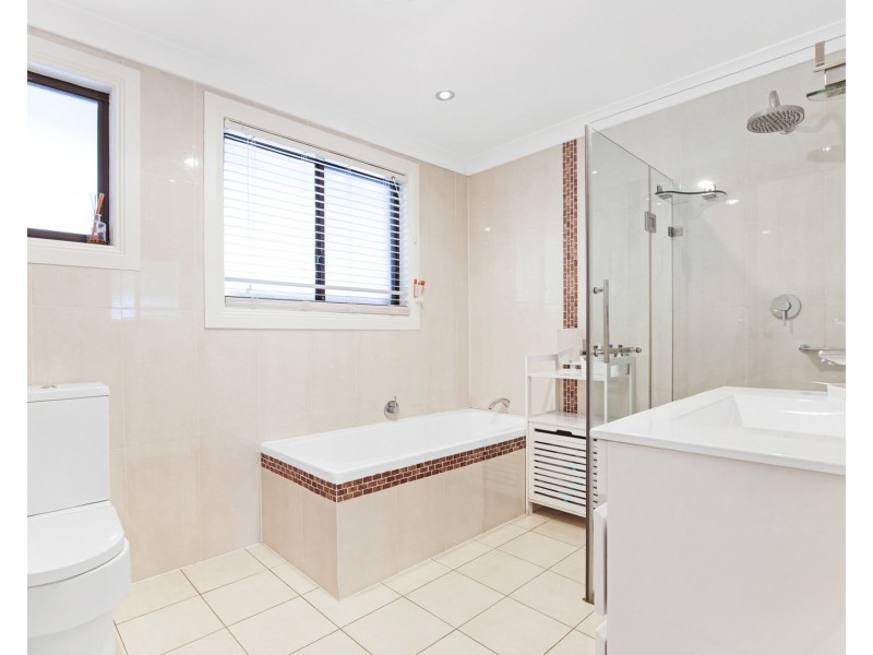 5 Pine Creek Circuit, St Clair NSW 2759