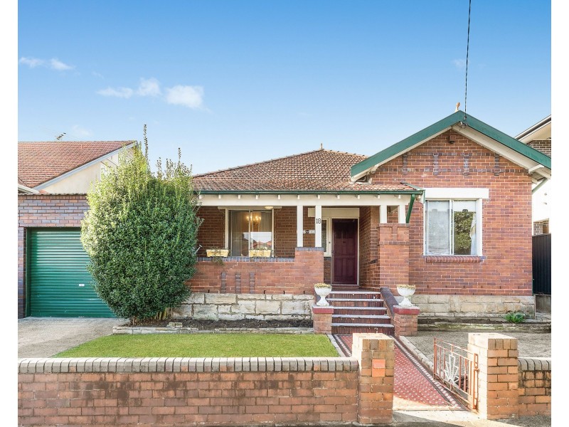 18 Pine Avenue, Russell Lea NSW 2046