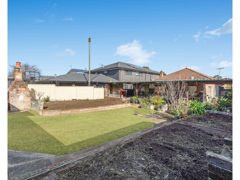 18 Pine Avenue, Russell Lea NSW 2046